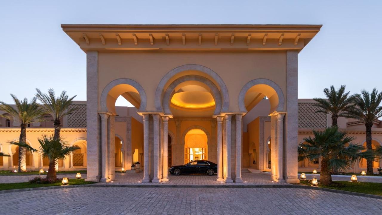 Royal Tulip Korbous Bay Thalasso & Springs (Adults Only) Qorbu Exterior photo The entrance of the hotel