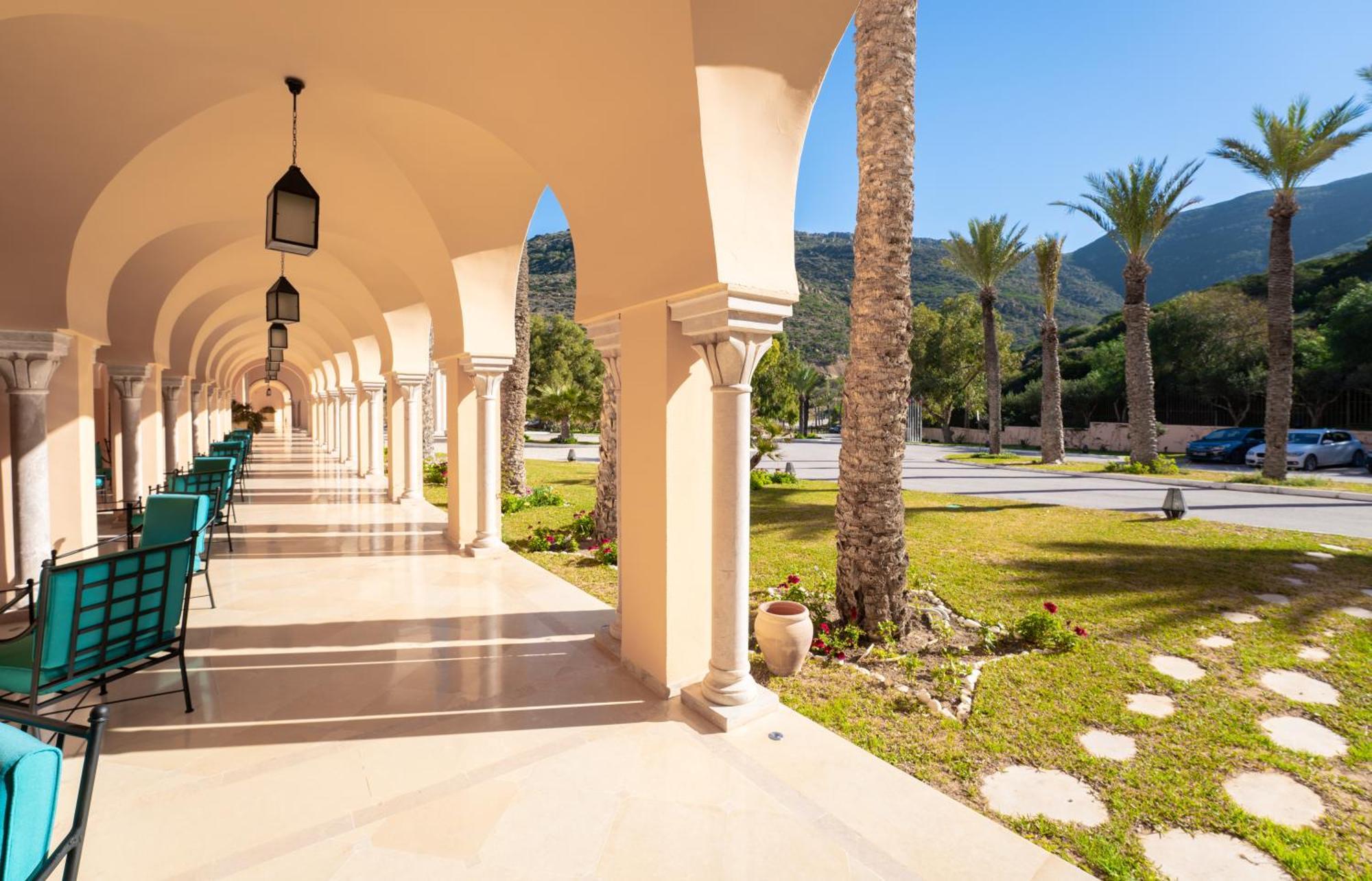 Royal Tulip Korbous Bay Thalasso & Springs (Adults Only) Qorbu Exterior photo The hotel's colonnade